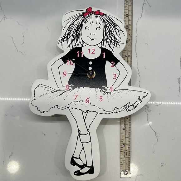 Eloise Wall Clock. 11x8. Very Nice. Excellent Condition. Hard to find! - Picture 5 of 6